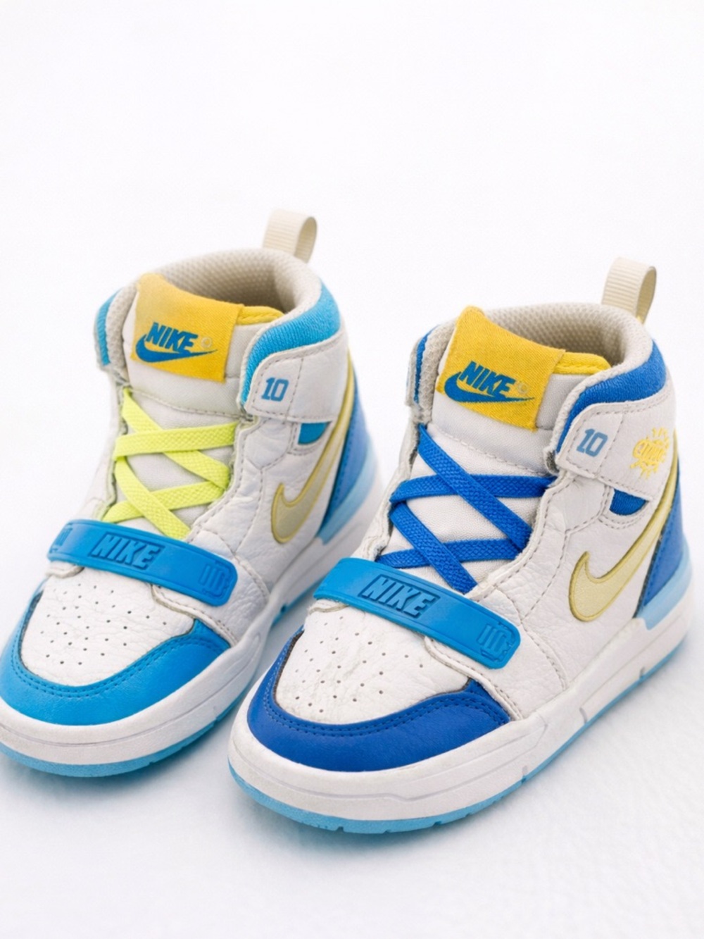 Youth Nike Air Jordan Legacy 312 "Fly" sneakers in a white and blue Size 10 C